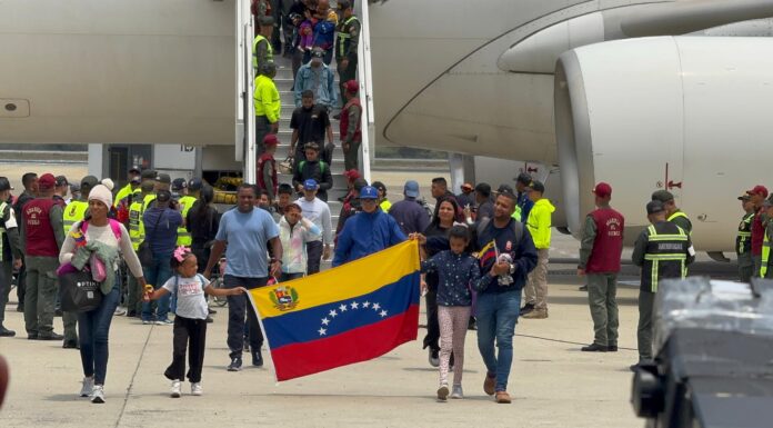 Venezuela recibe a 311 repatriados de México