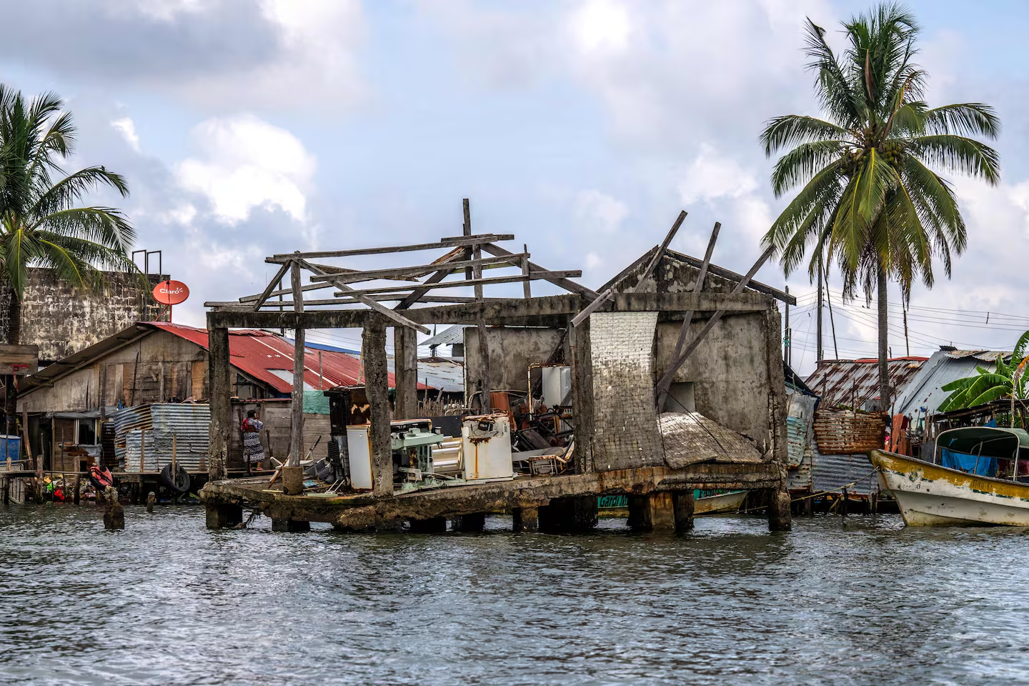 Isla panameña es evacuada por emergencia climática