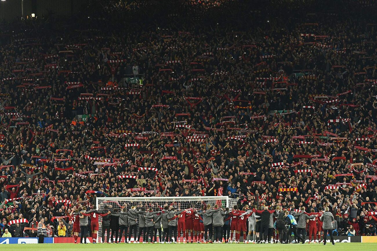 Hinchas del Liverpool hacen temblar la tierra