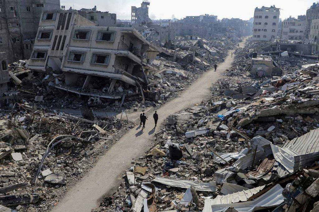 Palestinos huyen al sur mientras el genocidio en Gaza se intensifica: "O morimos bombardeados o por enfermedades"