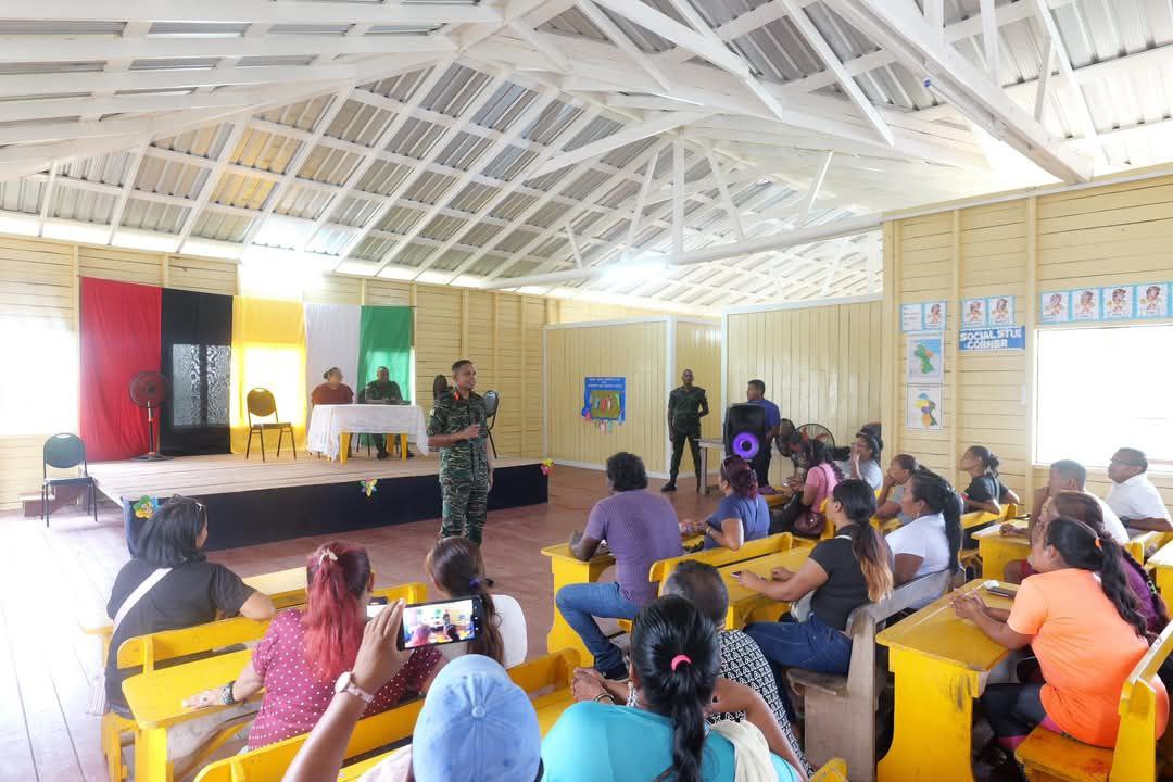 Alto mando militar de Guyana en comunidades de la región 7, fronteriza con venezuela y en la Zona en reclamación.