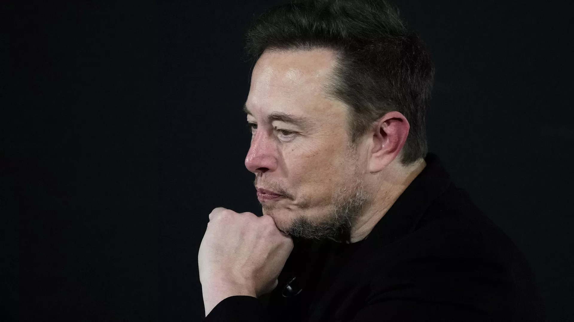 Elon Musk, director ejecutivo de Tesla y SpaceX, hace una pausa durante un evento de conversación con el primer ministro británico en Londres, el 2 de noviembre de 2023 Musk
partido