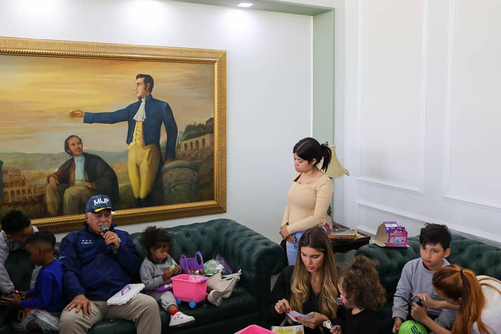 Titular sugerido: nuevo vuelo del Plan Vuelta a la Patria reafirma la promesa de reencuentro familiar: Ministro Diosdado Cabello Da la Bienvenida a Migrantes Retornados en Maiquetía