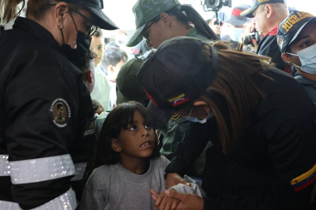 Titular sugerido: nuevo vuelo del Plan Vuelta a la Patria reafirma la promesa de reencuentro familiar: Ministro Diosdado Cabello Da la Bienvenida a Migrantes Retornados en Maiquetía