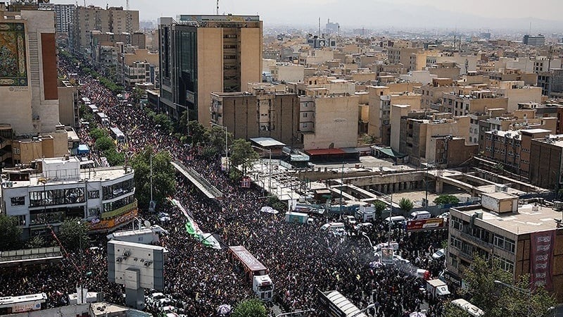 La nación iraní llora a sus mártires: Crónica de un Funeral Histórico