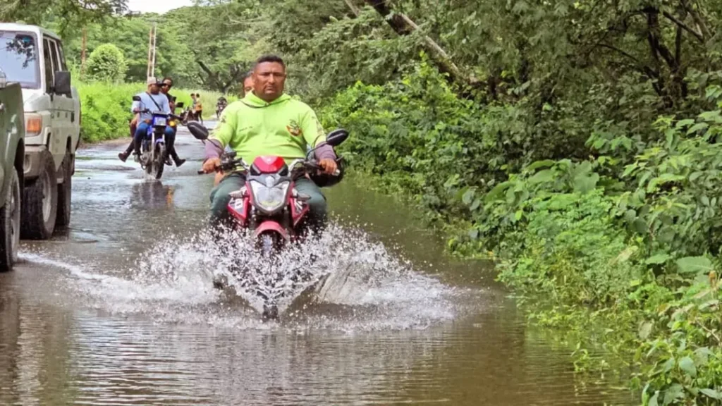 Gobernación de Apure y gobierno nacional continúan apoyo firme ante emergencia por lluvias e inundaciones