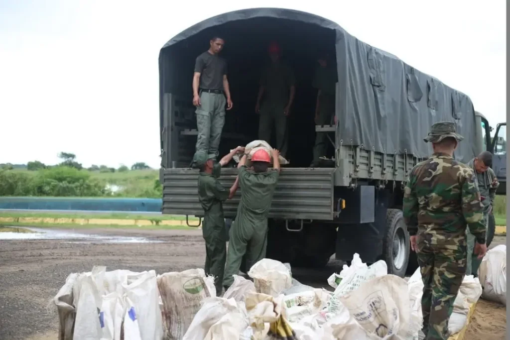 Gobernadores y autoridades unifican esfuerzos para mitigar inundaciones en Guárico y Apure