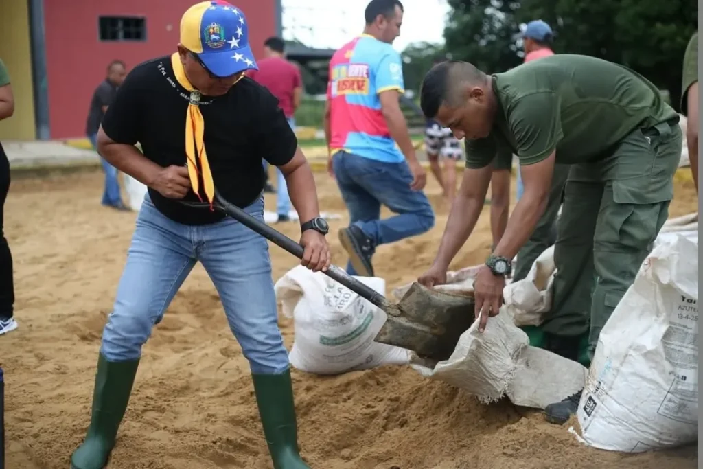 Gobernadores y autoridades unifican esfuerzos para mitigar inundaciones en Guárico y Apure