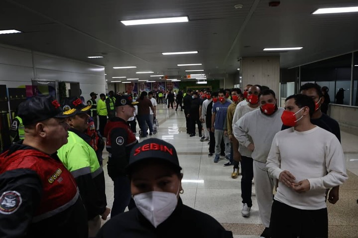 Arribó a Maiquetía nuevo vuelo con 210 venezolanos repatriados desde EE.UU.: Una mirada detallada al operativo de retorno a través del Plan Vuelta a la Patria