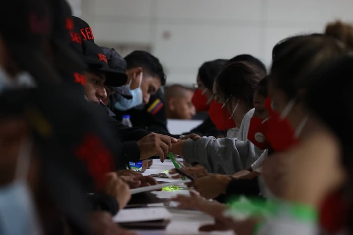 Arribó a Maiquetía nuevo vuelo con 210 venezolanos repatriados desde EE.UU.: Una mirada detallada al operativo de retorno a través del Plan Vuelta a la Patria