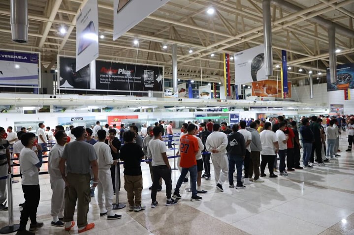 Arribó a Maiquetía nuevo vuelo con 210 venezolanos repatriados desde EE.UU.: Una mirada detallada al operativo de retorno a través del Plan Vuelta a la Patria