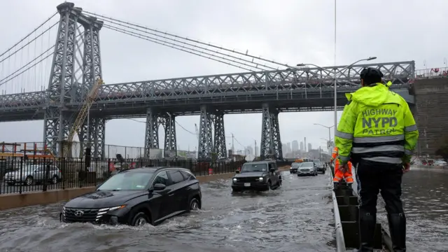 Inundaciones Sin Precedentes Colapsan Nueva York y Nueva Jersey tras Intensas Lluvias: Estado de Emergencia, Caos y Reclamos Ciudadanos