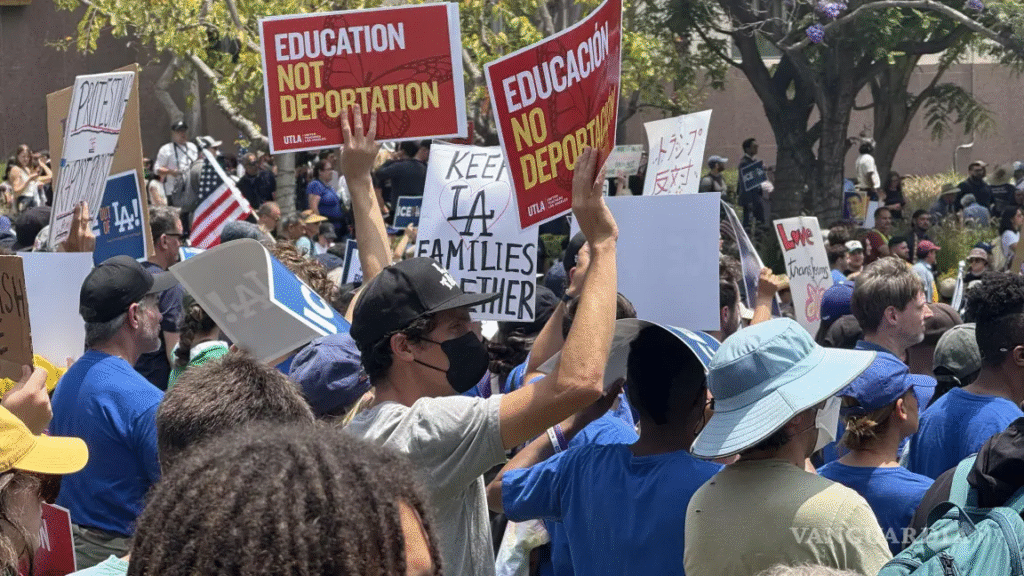 El rechazo masivo a las políticas de Trump, aumenta históricamente su impopularidad 
