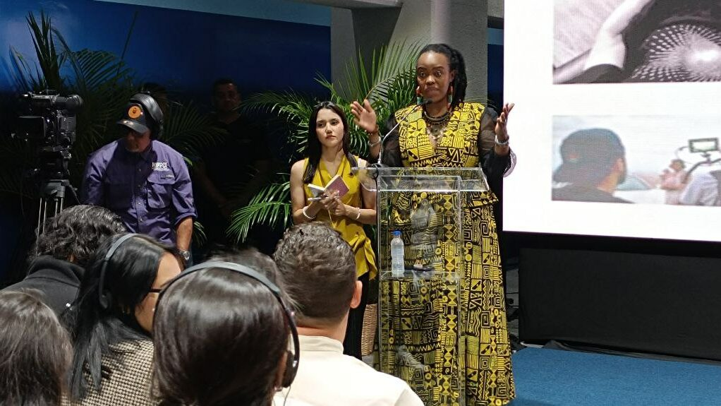 Periodistas y comunicadores se reúnen en Caracas durante el foro Voces del Nuevo Mundo