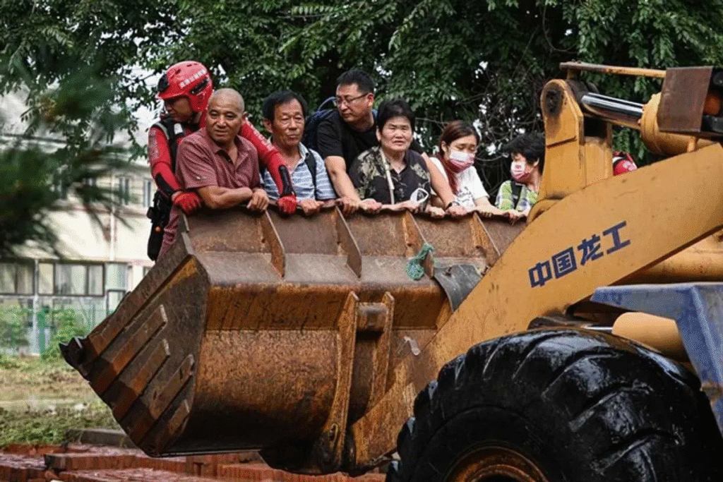 Lluvias causan inundaciones en Beijing dejan 44 muertos y 9 desaparecidos