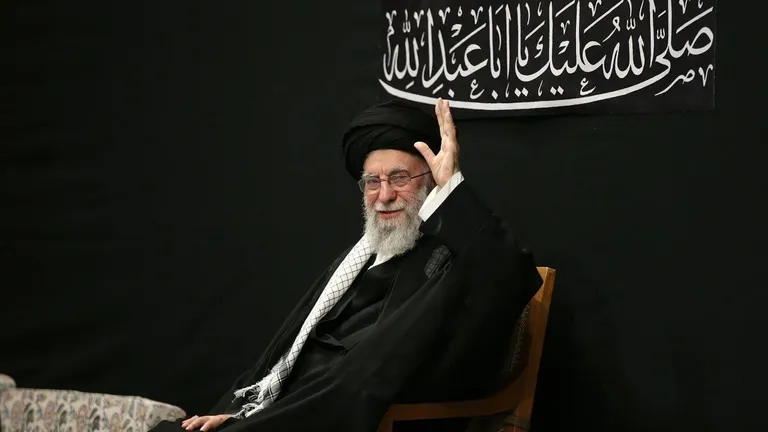 Jamenei reaparece