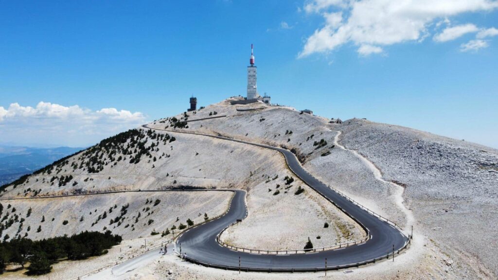 El Mont Ventoux es uno de los puertos más emblemáticos del Tour de Francia.