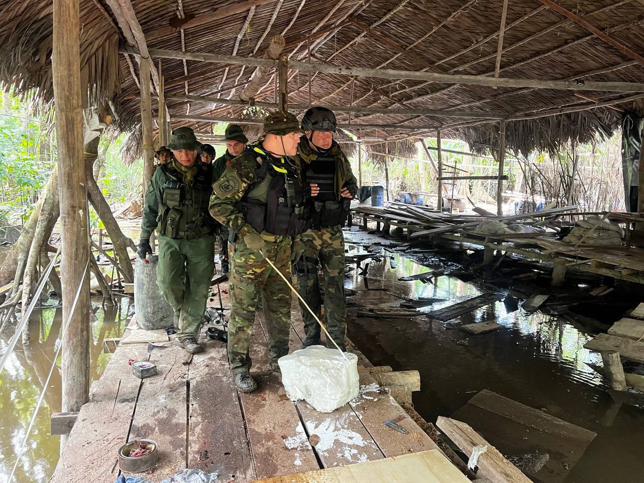FANB destruye campamento logístico y astillero de embarcaciones para narcotráfico en Delta Amacuro