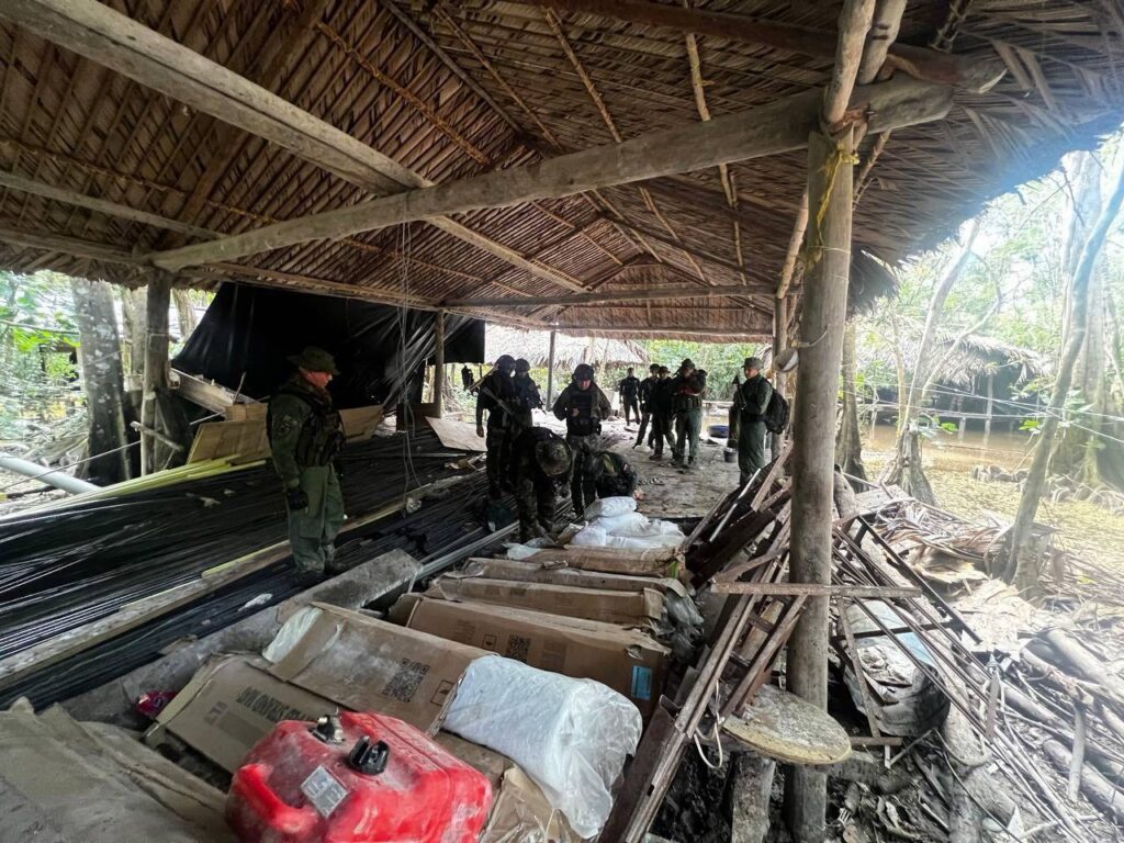 FANB destruye campamento logístico y astillero de embarcaciones para narcotráfico en Delta Amacuro