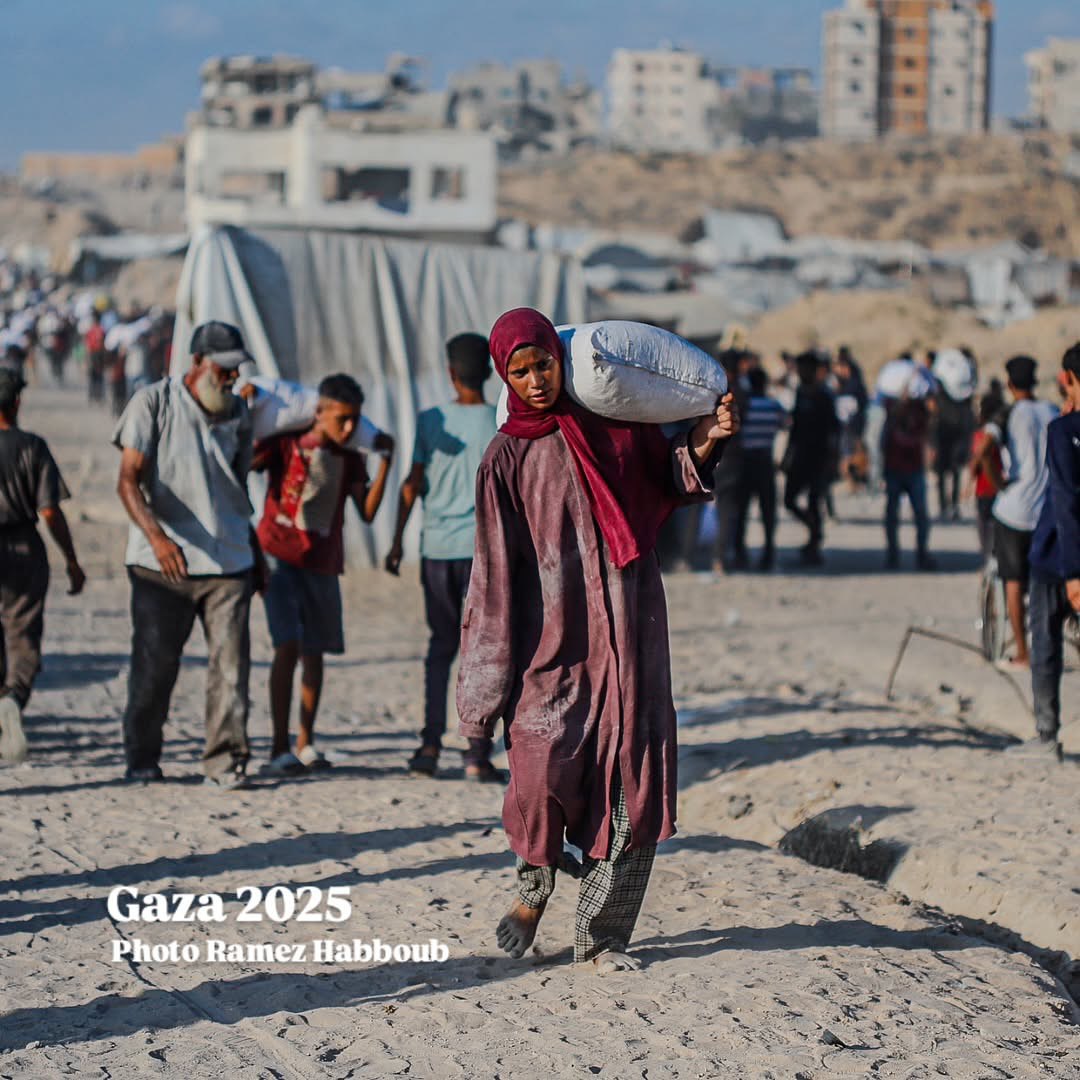 Mujeres de Gaza: Cargando Esperanza Bajo el Peso del Asedio del Régimen Sionista