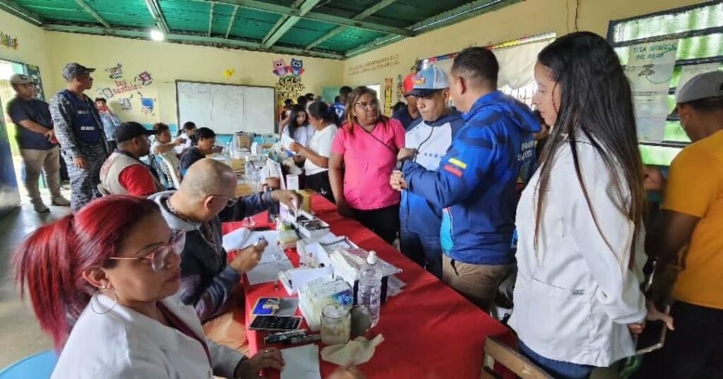 Jornada de salud gratuita beneficia a más de mil personas en Santa Teresita de Guayana Esequiba