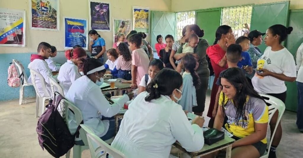Jornada de salud gratuita beneficia a más de mil personas en Santa Teresita de Guayana Esequiba