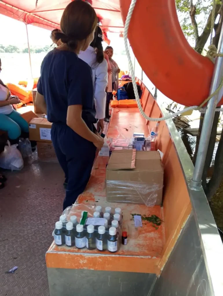 Habitantes de Isla Apurito reciben atención médica integral tras intensas lluvias en Apure