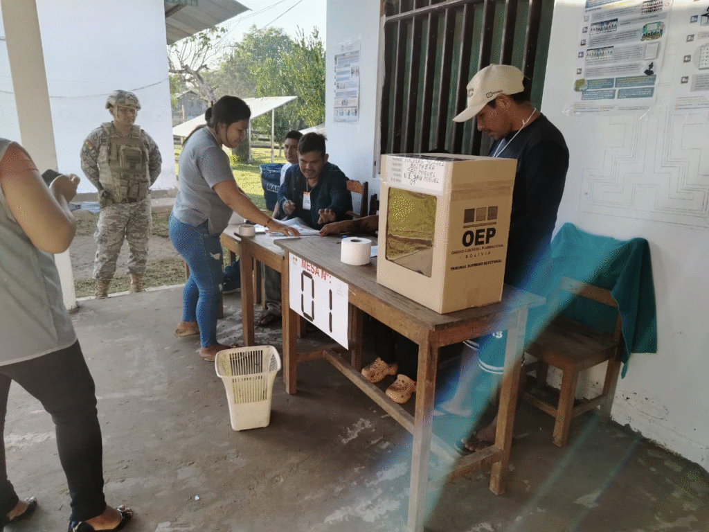 Inicia elecciones generales en Bolivia con alta participación, un llamado a democracia