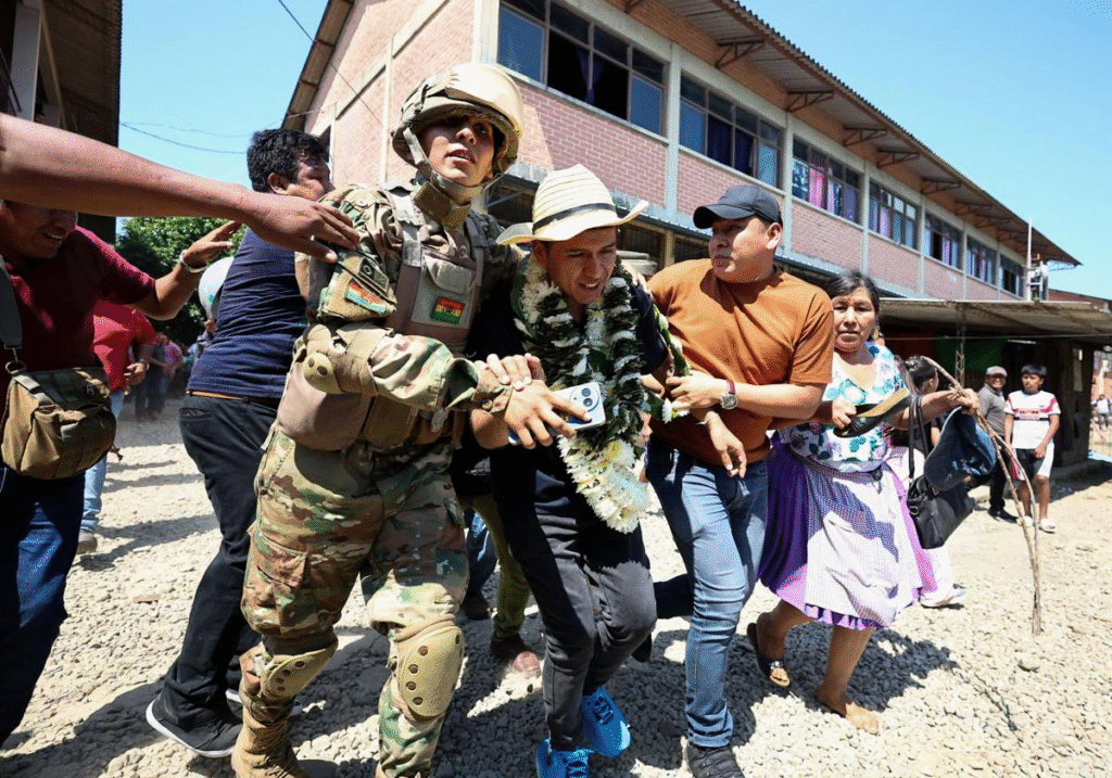 Candidato boliviano Andrónico Rodríguez sufre agresión tras emitir su voto