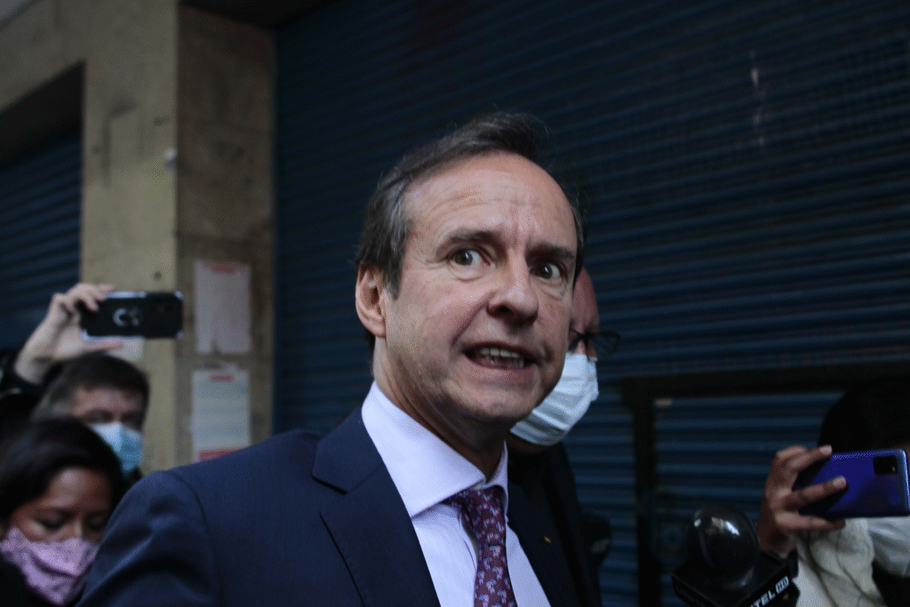 Jorge Tuto Quiroga, un tecnócrata con “experiencia política”, que busca la cima del poder en Bolivia