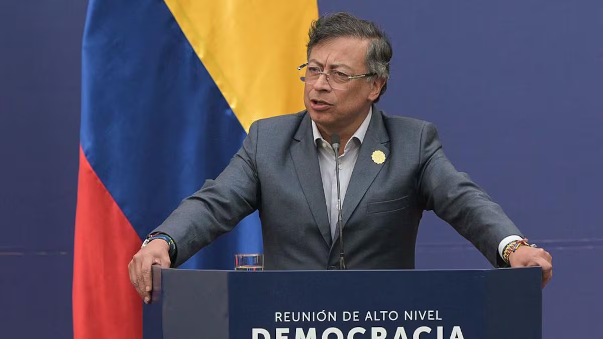 Petro alerta sobre los riesgos del despliegue naval de EEUU cerca de Venezuela