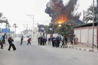 Impactante video muestra bombardeo israelí en campamento de desplazados palestinos en Deir al-Balah, Gaza