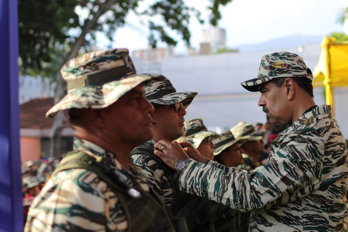 Segunda jornada masiva de alistamiento en la milicia ante amenazas de EE.UU. en el Caribe