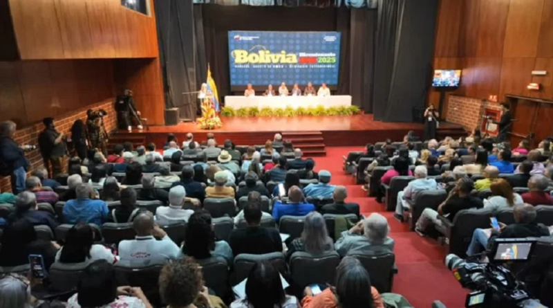 En Vivo Sesión en Caracas del seminario internacional «Bicentenario de Bolivia 1825-2025»