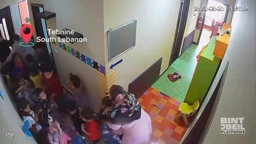 Impactantes imágenes revelan el terror de niños en guardería durante ataque aéreo israelí en Líbano
