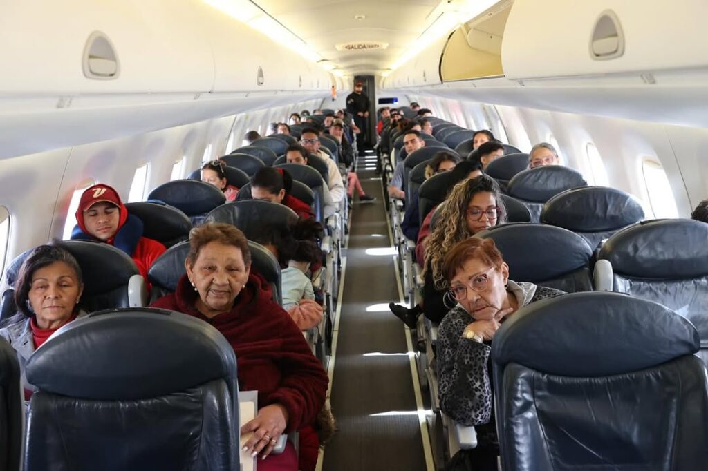 Retornan a Venezuela 59 connacionales desde Bolivia gracias al Plan Vuelta a la Patria