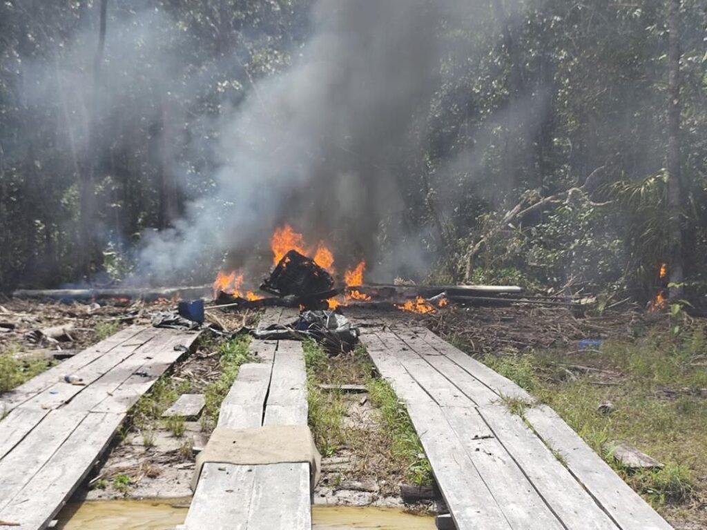FANB desmantela pista clandestina, aeronave y campamento logístico en Amazonas en operativo contra el narcotráfico
