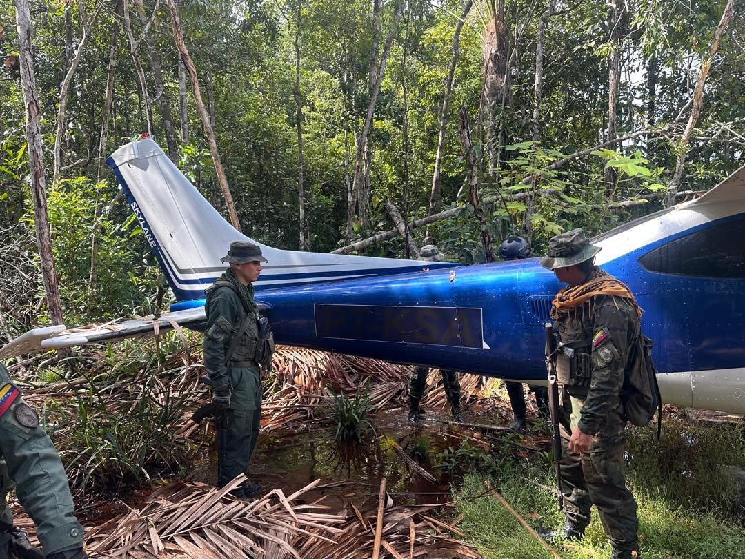 FANB desmantela pista clandestina, aeronave y campamento logístico en Amazonas en operativo contra el narcotráfico