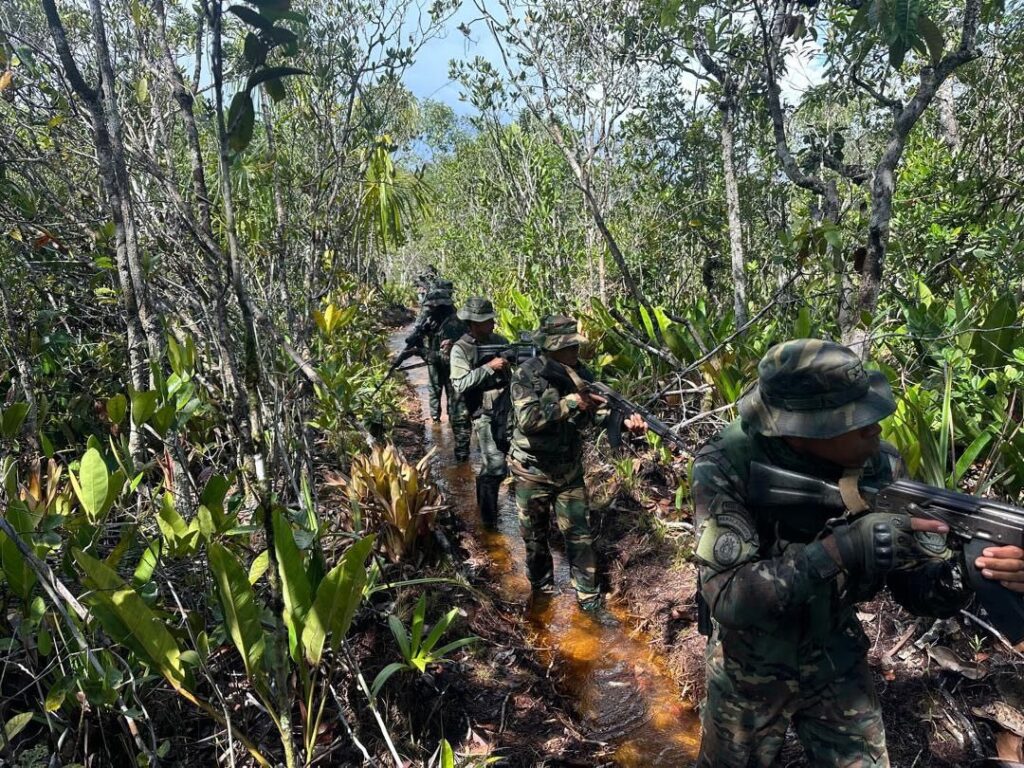 FANB desmantela pista clandestina, aeronave y campamento logístico en Amazonas en operativo contra el narcotráfico