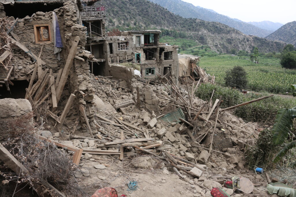 Aumentan a más de 2200 muertos por el terremoto en Afganistán Oriental