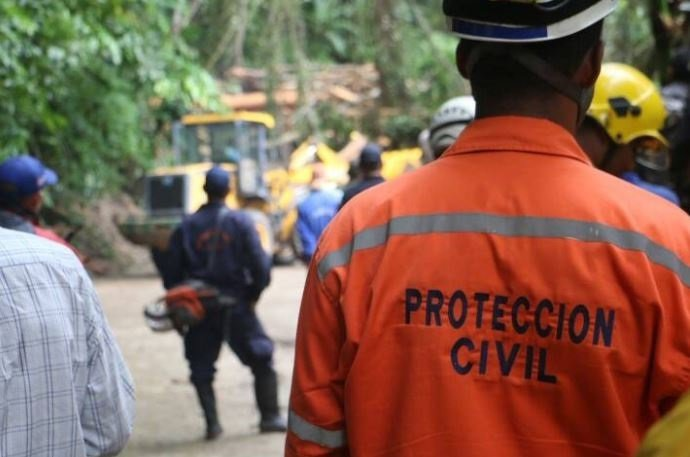 Fuerte oleada de lluvias obliga a cerrar las rutas hacia zonas costeras de Aragua