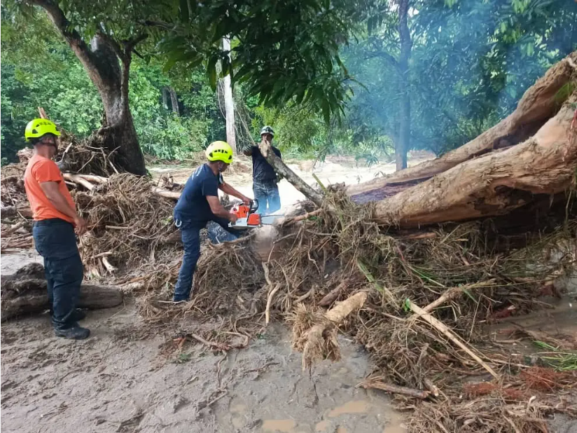 Fuerte oleada de lluvias obliga a cerrar las rutas hacia zonas costeras de Aragua