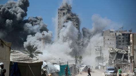 Ejército sionista y genocida israelí destruye la Torre Al-Ruya, edificio residencial en Gaza