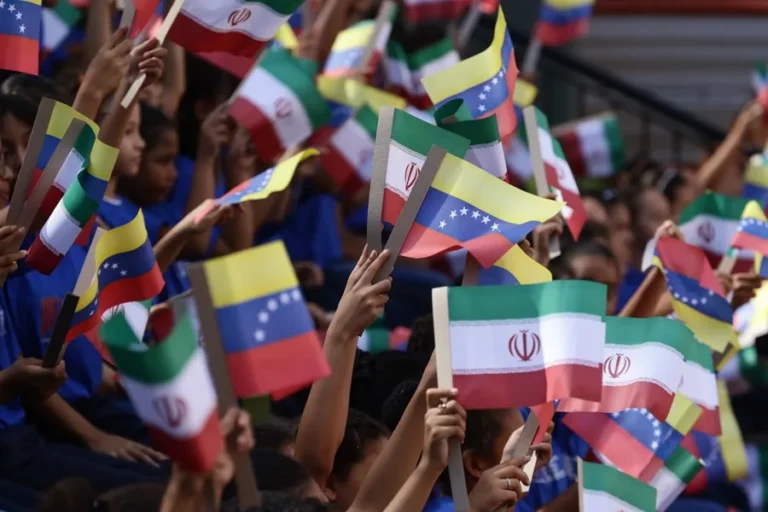 Irán y Venezuela fortalecen su alianza estratégica frente a presiones y despliegues militares de Estados Unidos