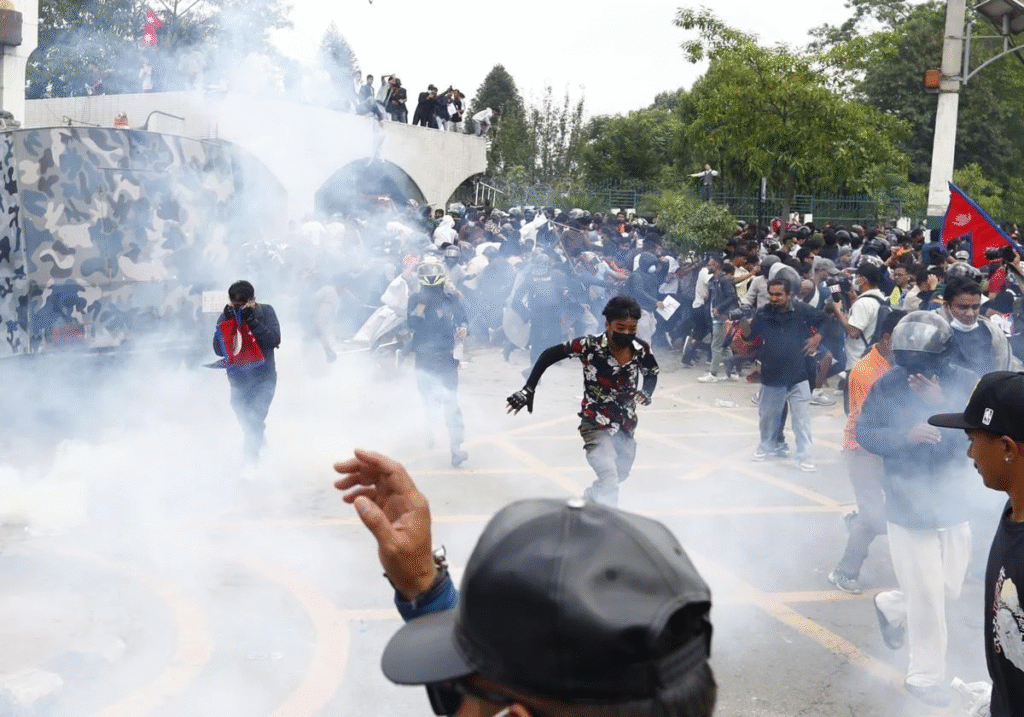 Nepal bajo toque de queda: el Ejército asumirá el control del orden público en medio de protestas mortales