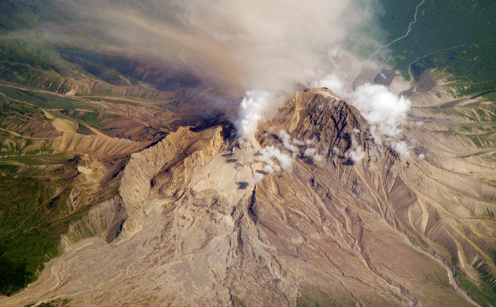 Histórica erupción del Volcán Shiveluch: arroja cenizas de hasta 4.500 metros