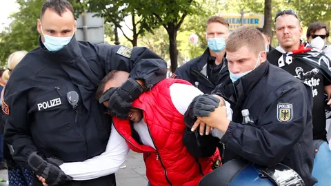 Miles en Berlín exigen fin del genocidio en Gaza en una protesta marcada por la tensión y la represión policial