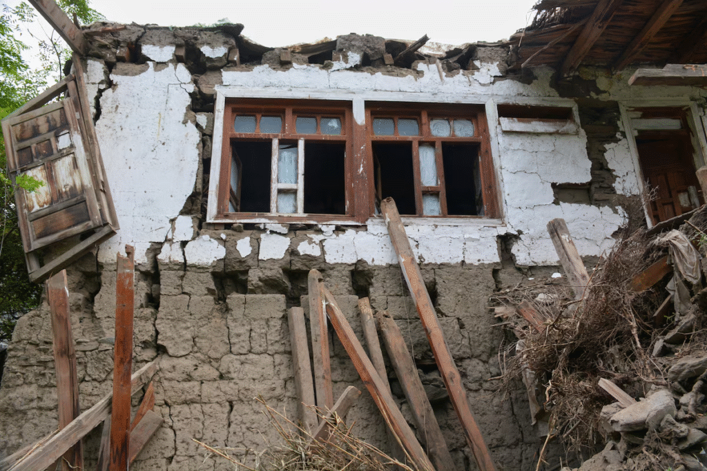 Impactante sismo sacude el sureste de Afganistán y deja un saldo de 800 fallecidos