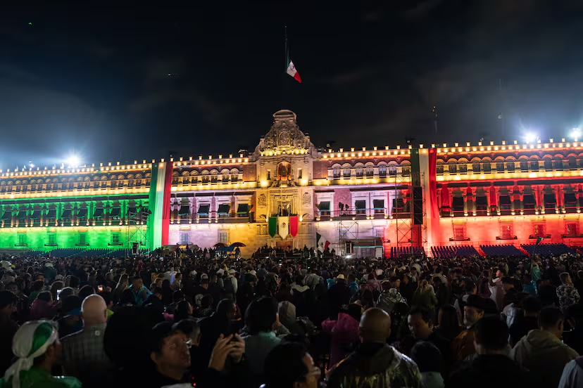 Claudia Sheinbaum hace historia: Primera mujer en dar el Grito de Independencia en México