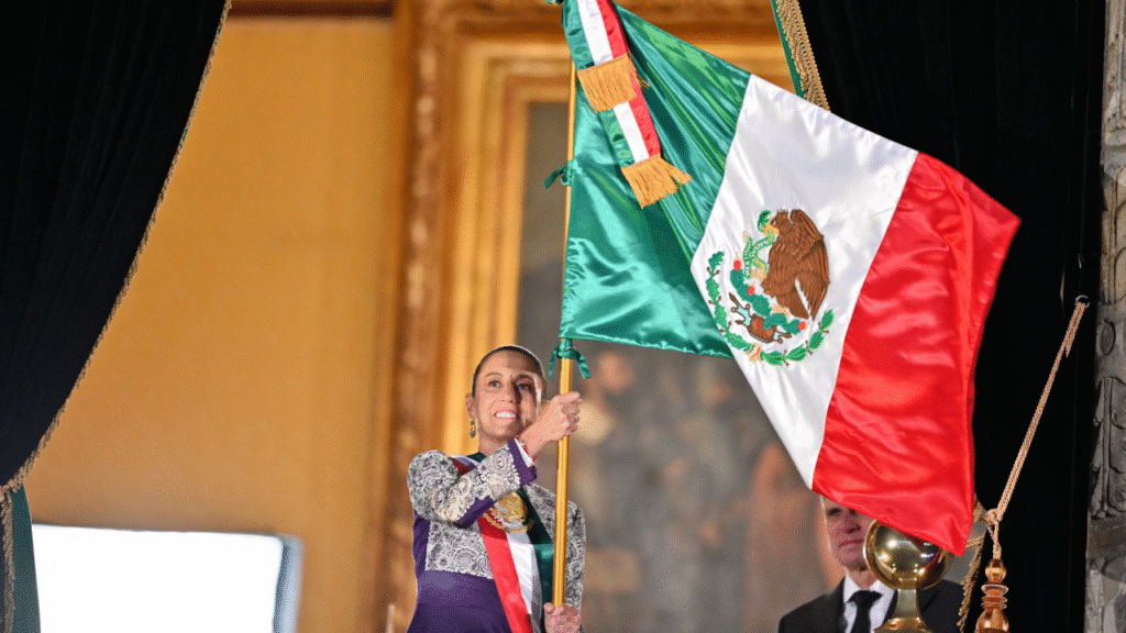 Claudia Sheinbaum hace historia: Primera mujer en dar el Grito de Independencia en México